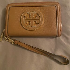 Tory Burch wristlet/ detachable wallet